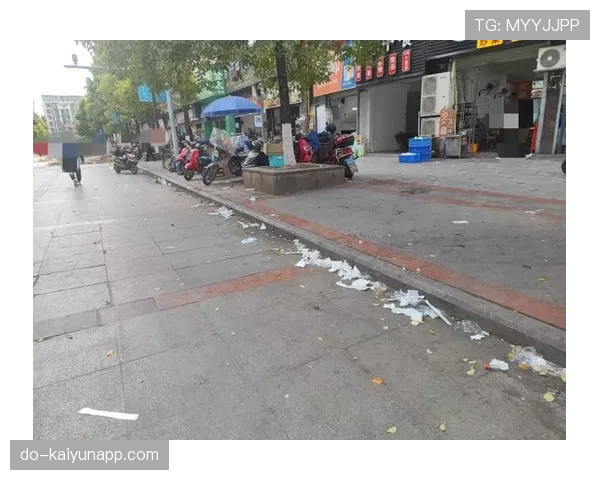 易建联上街排队买早点，名表配塑料袋这反差我笑喷